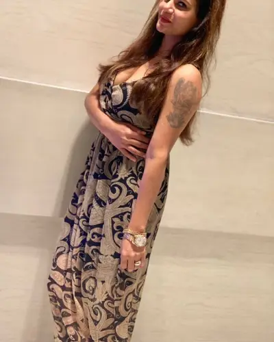 Warora Escort